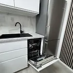 Modern, Comfortable Apartments Near The Metro