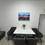 Modern, Comfortable Apartments Near The Metro
