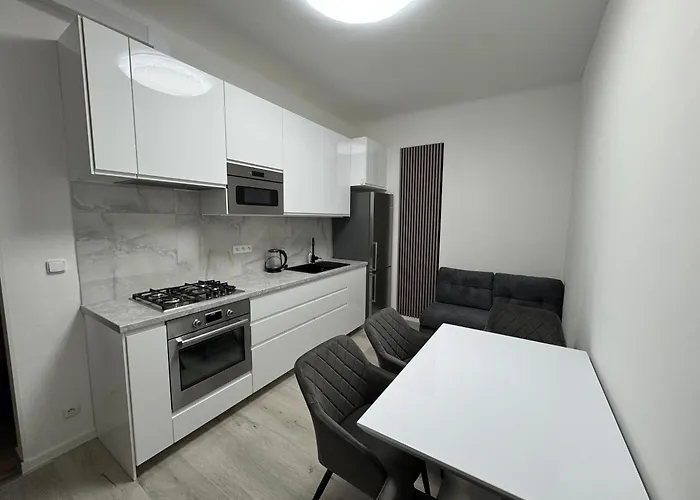 Modern, Comfortable Apartments Near The Metro