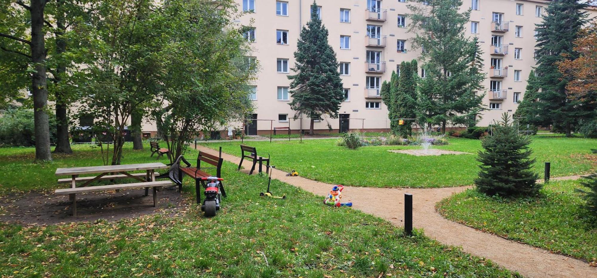 Modern, Comfortable Near The Metro Apartment