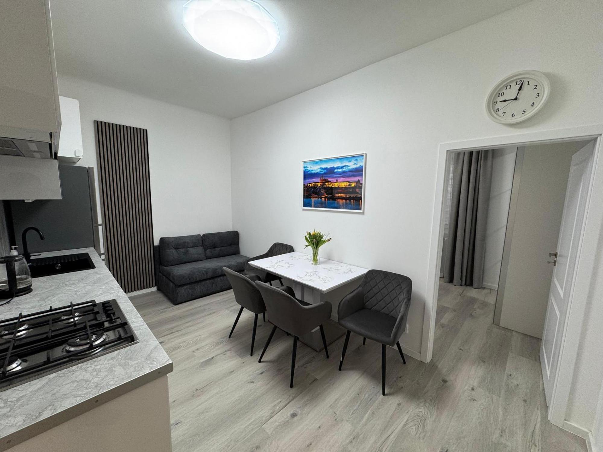 Modern, Comfortable Near The Metro * Prague